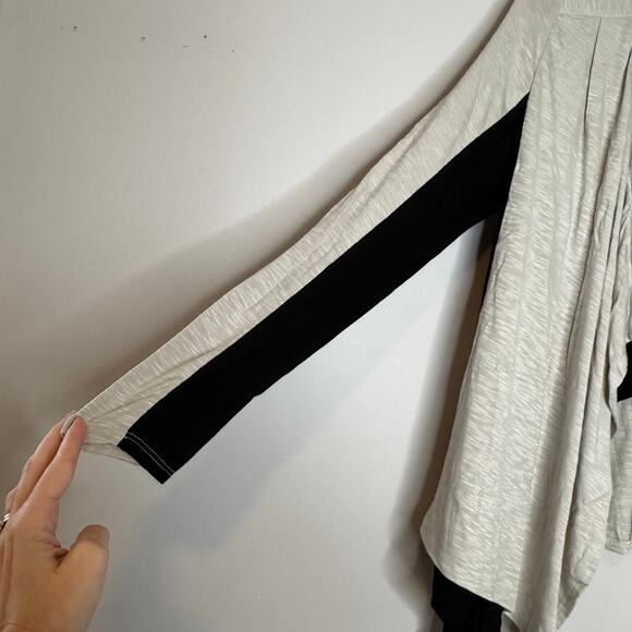 Laila Jayde Double Layered Waterfall Cardigan Black White NWT Size Small - Picture 6 of 10